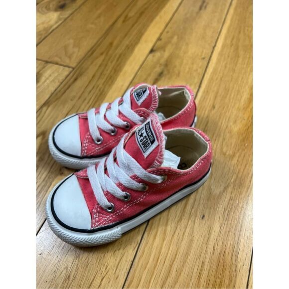 Converse Peach Tennis Shoes Size 6 - Picture 2 of 4